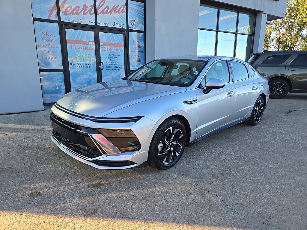 Used 2025 Hyundai Sonata SEL FWD image 9