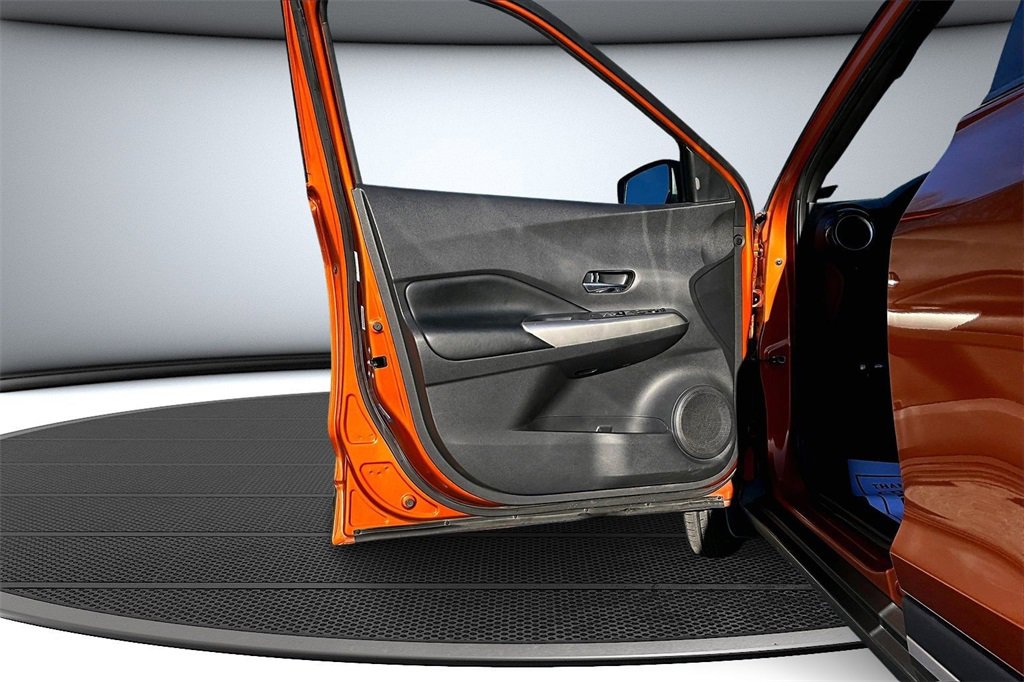 Used 2019 Nissan Kicks SR w/ SR Premium Package image 18