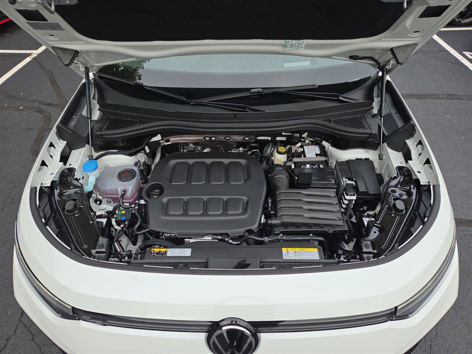 New 2025 Volkswagen Tiguan SE R-Line image 9