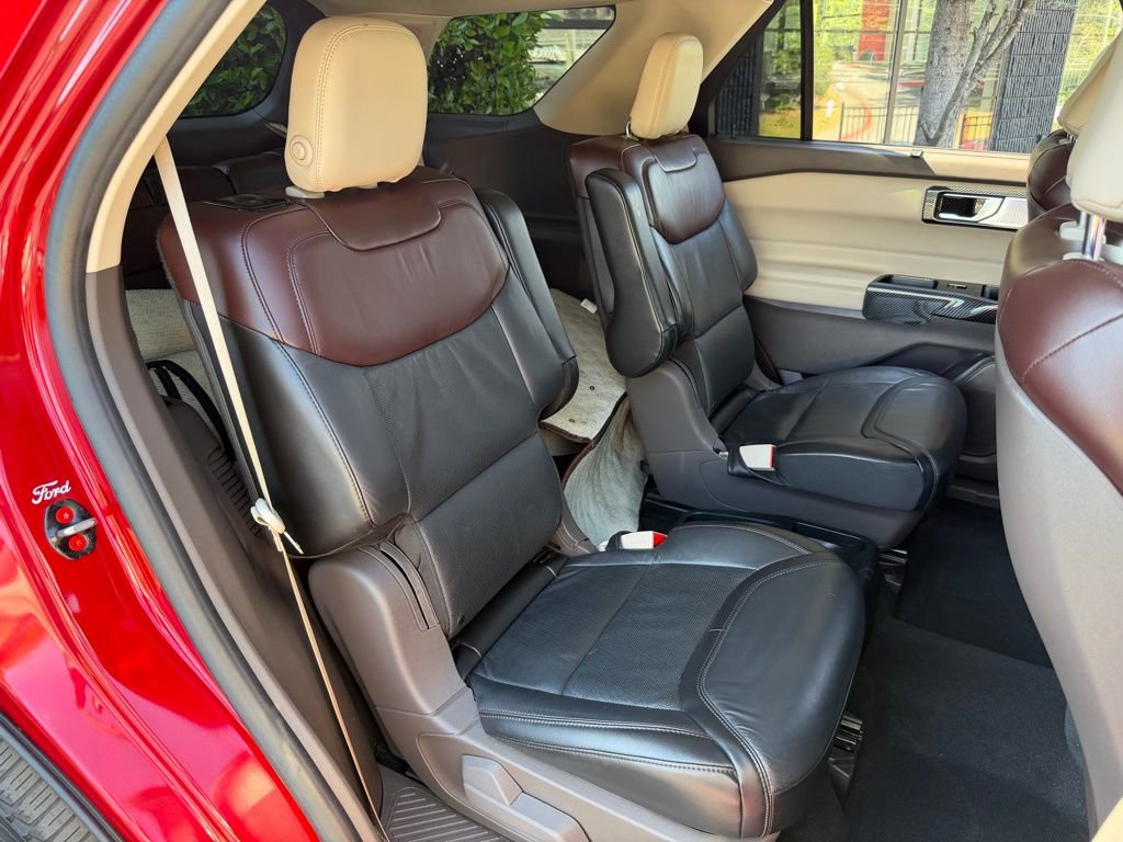 Used 2020 Ford Explorer Platinum w/ Premium Technology Package AWD/4WD image 40