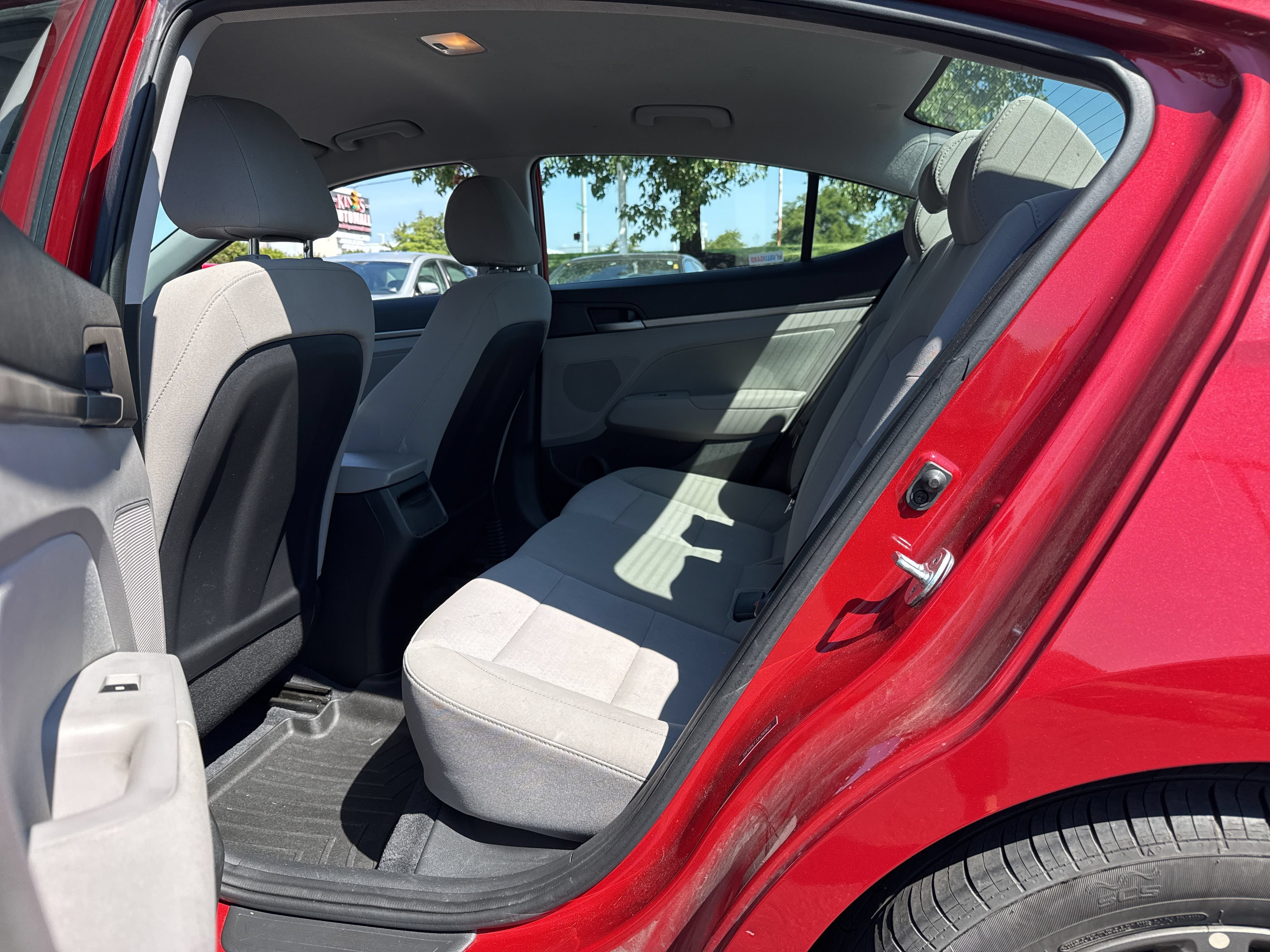 Used 2018 Hyundai Elantra SEL w/ Cargo Package FWD image 6