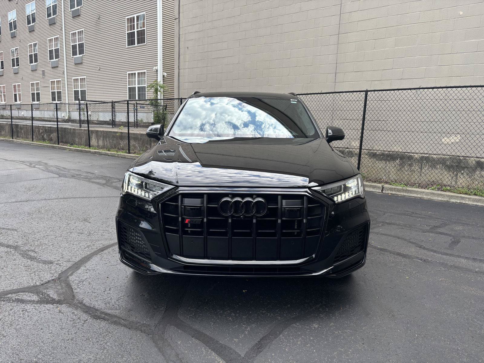 Used 2023 Audi SQ7 Prestige AWD/4WD image 5