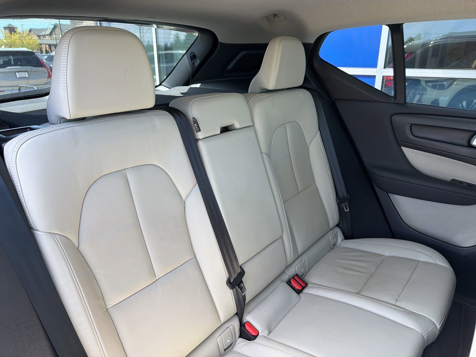 Used 2023 Volvo XC40 B5 Plus w/ Protection Package Premier image 25