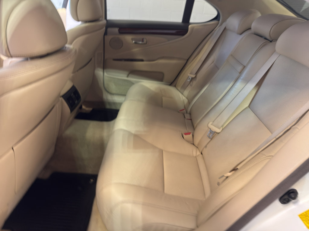 Used 2015 Lexus LS 460 w/ Comfort Package image 28