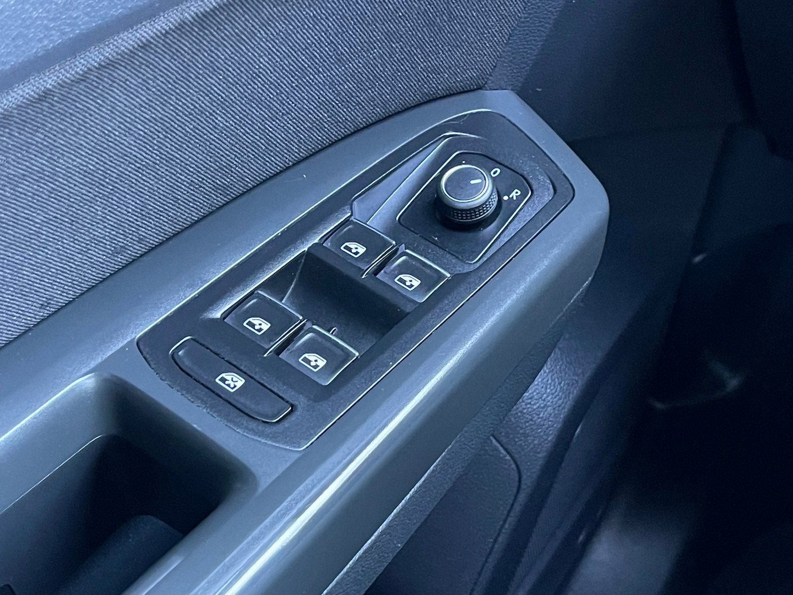 Used 2018 Volkswagen Atlas Launch Edition FWD image 41