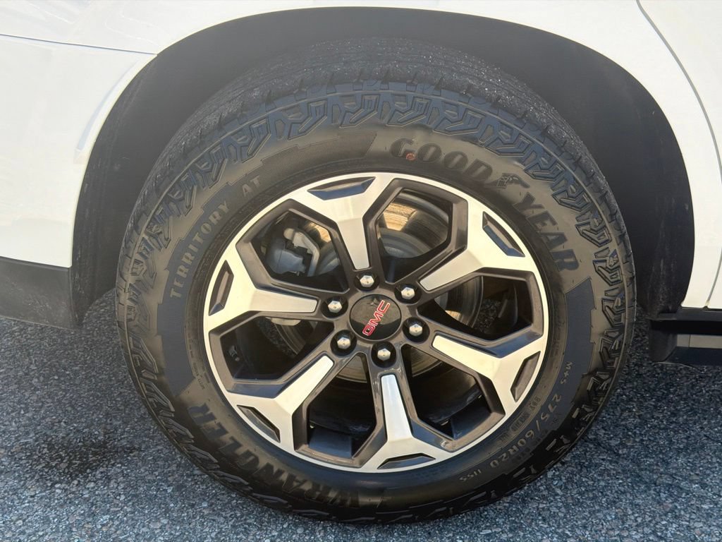 Certified 2025 GMC Yukon AT4 Ultimate w/ LPO, Floor Liner Package AWD/4WD image 14