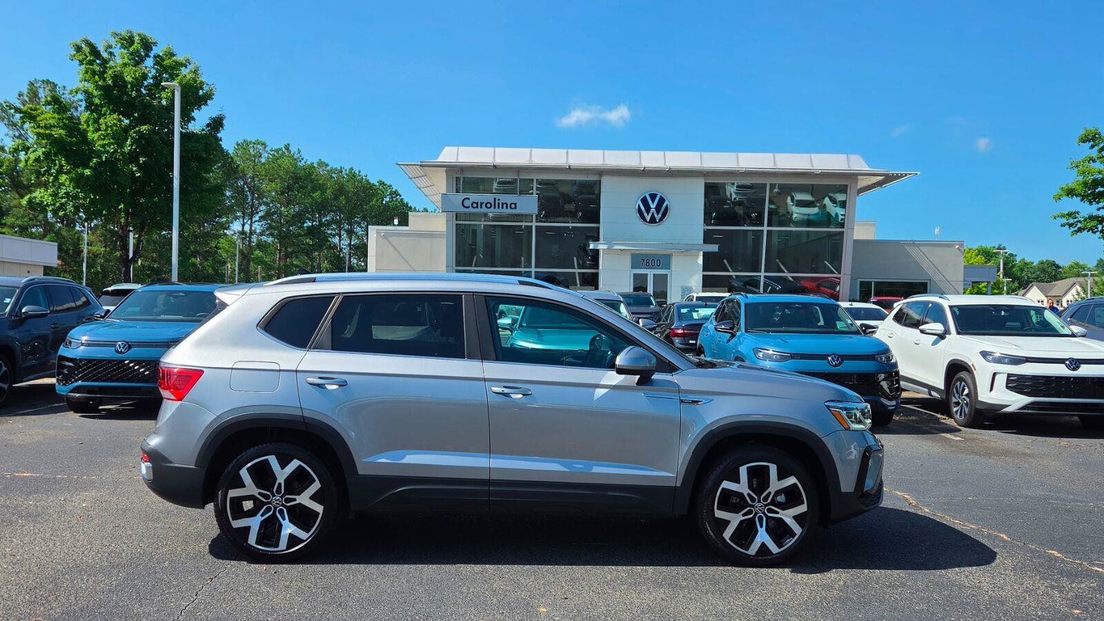 Certified 2023 Volkswagen Taos SEL AWD/4WD image 6