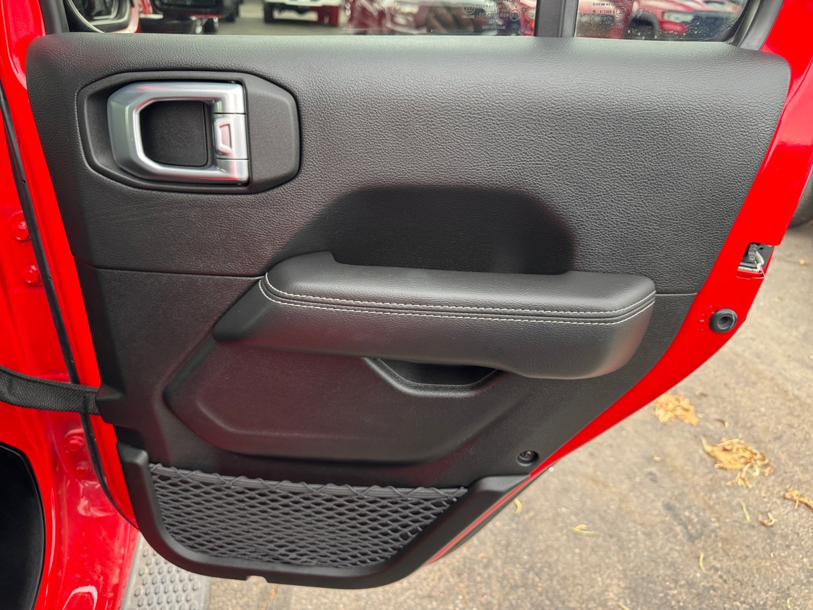 Used 2023 Jeep Wrangler Unlimited Sahara AWD/4WD image 29