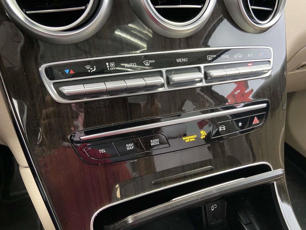 Used 2020 Mercedes-Benz GLC 300 4MATIC w/ Multimedia Package image 25
