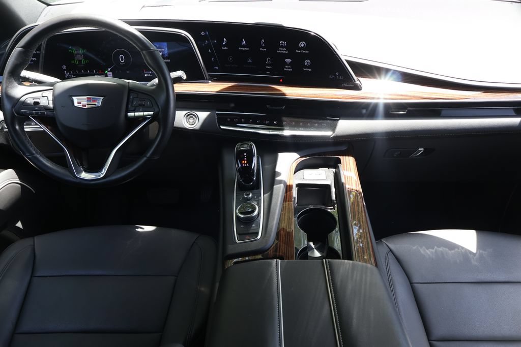Certified 2022 Cadillac Escalade ESV Luxury w/ LPO, Illumination Package AWD/4WD image 16