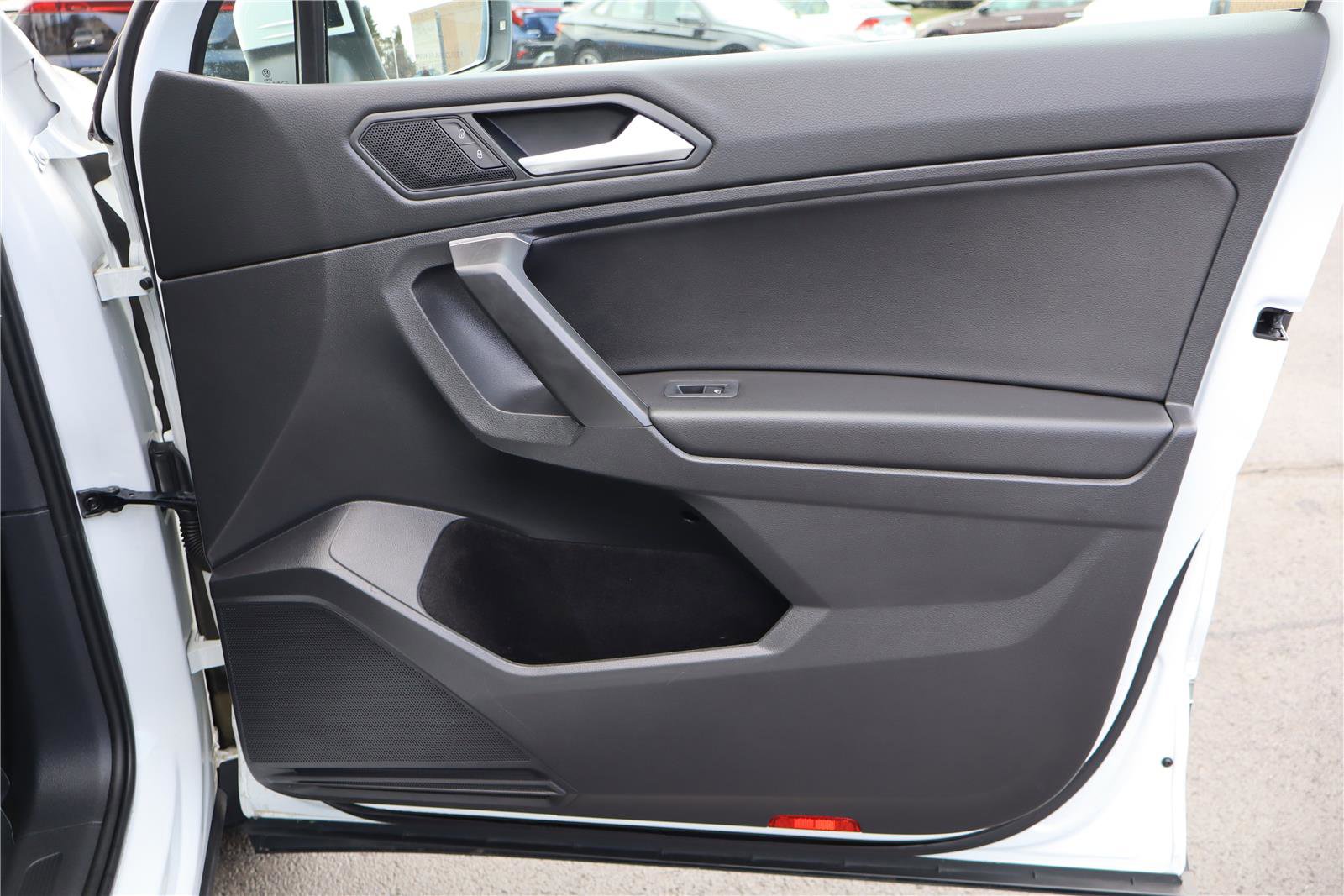 Certified 2021 Volkswagen Tiguan SE w/ Panoramic Sunroof Package image 28