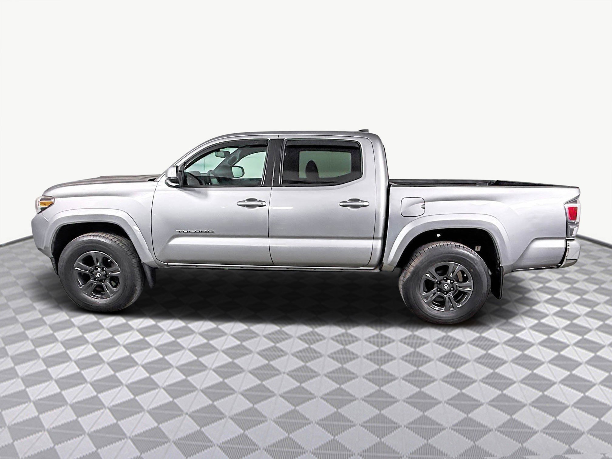 Used 2017 Toyota Tacoma SR image 6