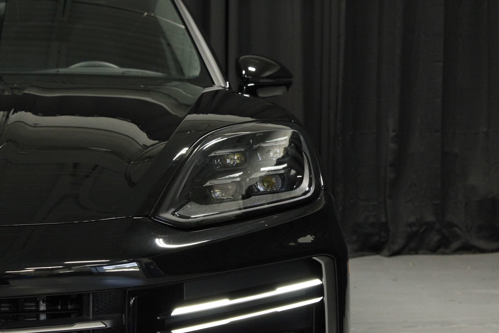 Certified 2025 Porsche Cayenne Turbo w/ Premium Package Plus AWD/4WD image 22
