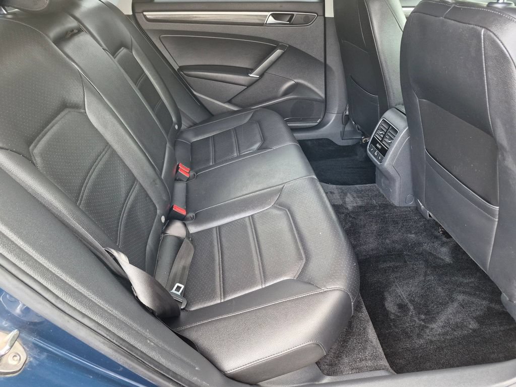 Used 2018 Volkswagen Passat 2.0T SE FWD image 25