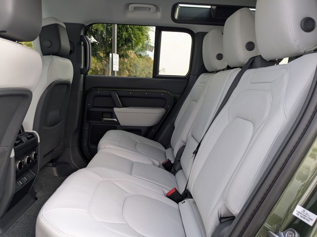 New 2026 Land Rover Defender 110 X-Dynamic SE AWD/4WD image 16