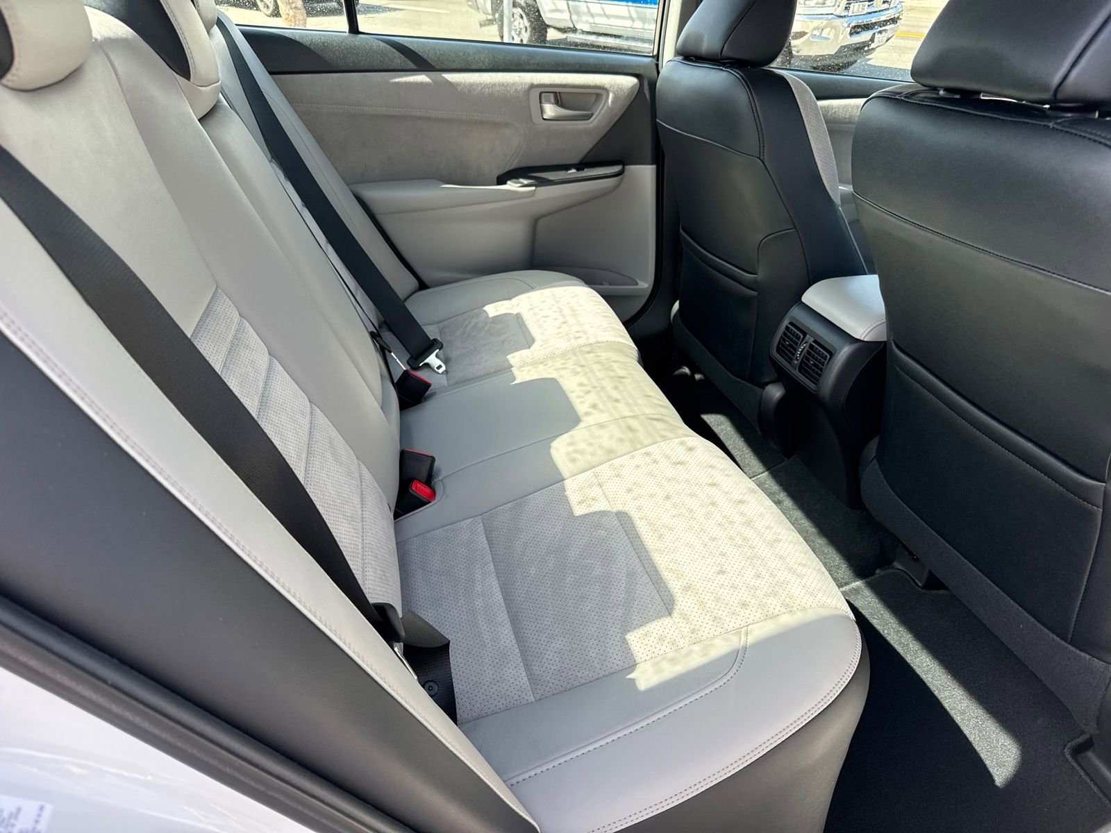 Used 2016 Toyota Camry XSE FWD image 11