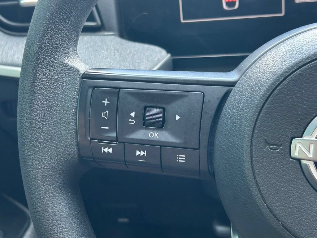 Used 2025 Nissan Kicks SV w/ Charging Package FWD image 31