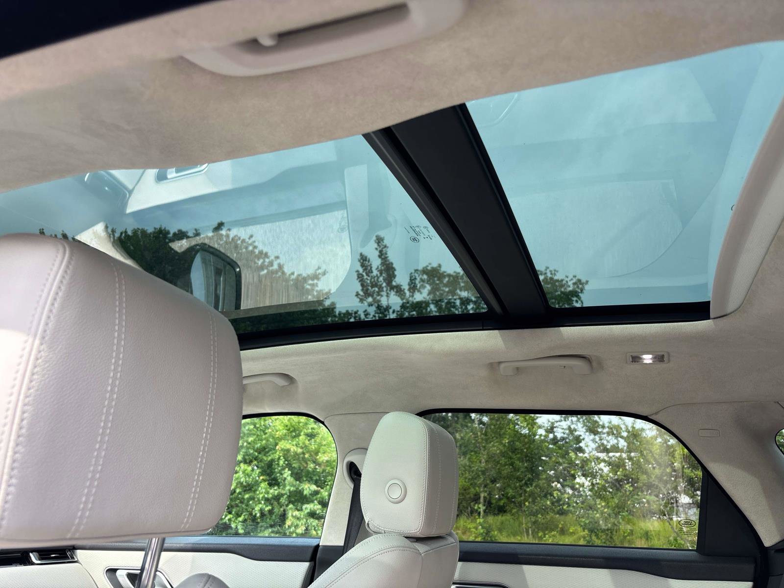 Used 2018 Land Rover Range Rover Velar S image 8