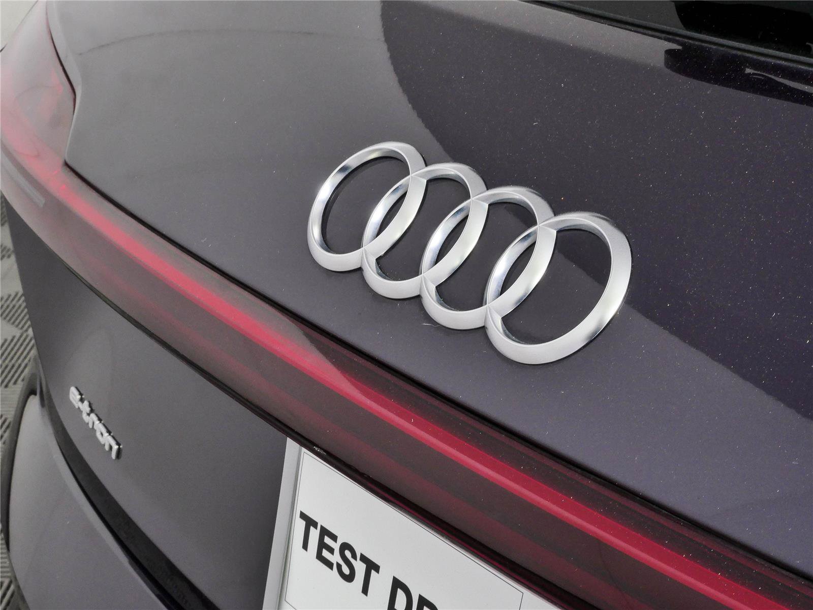 Used 2023 Audi e-tron Premium Plus w/ Premium Plus Package AWD/4WD image 38
