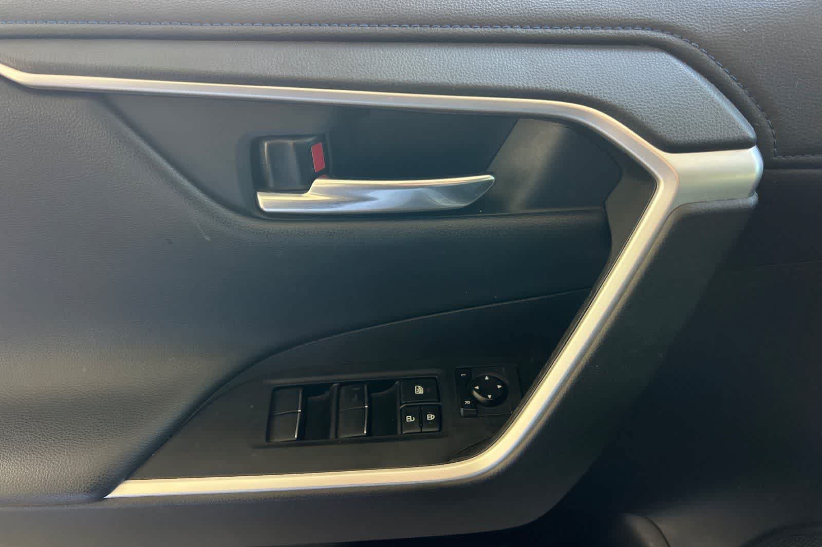 Used 2019 Toyota RAV4 XSE w/ XSE Weather Package AWD/4WD image 15