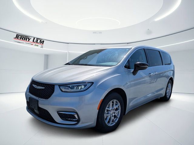 Used 2024 Chrysler Pacifica Touring-L image 7