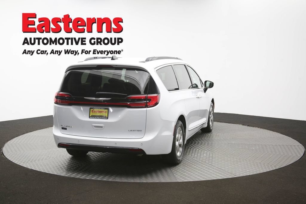 Used 2023 Chrysler Pacifica Limited FWD image 42
