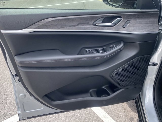 New 2025 Jeep Grand Cherokee L Limited w/ Luxury Tech Group II image 12