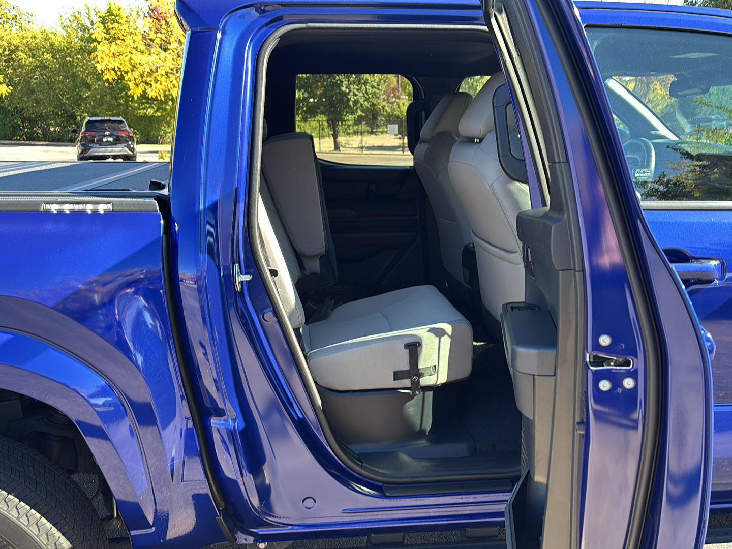 Used 2024 Toyota Tacoma SR5 AWD/4WD image 17