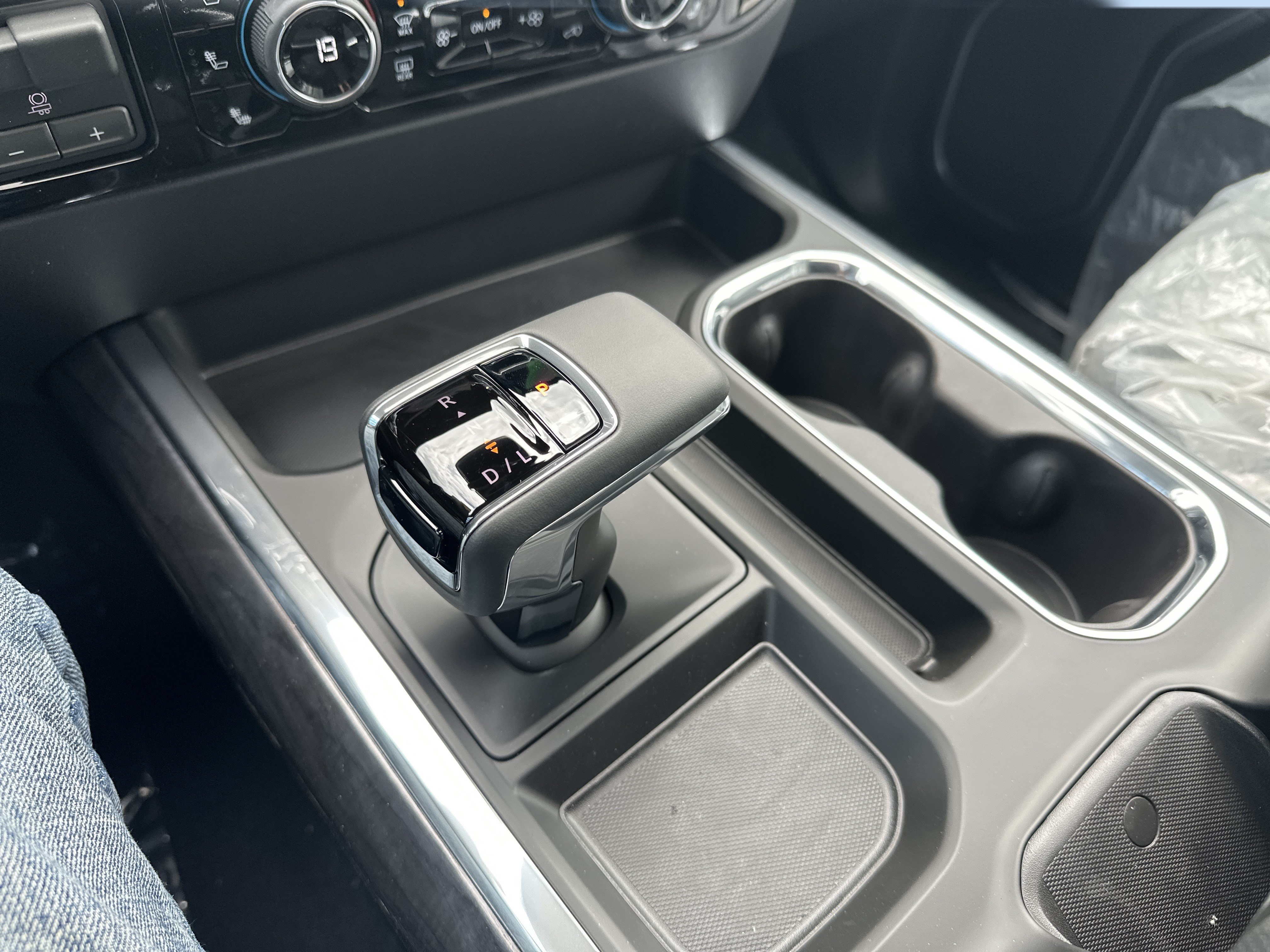 New 2026 Chevrolet Silverado 1500 LTZ w/ LTZ Premium Package AWD/4WD image 21