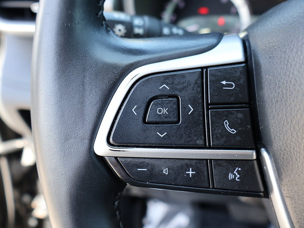 Used 2024 Toyota Highlander LE image 45