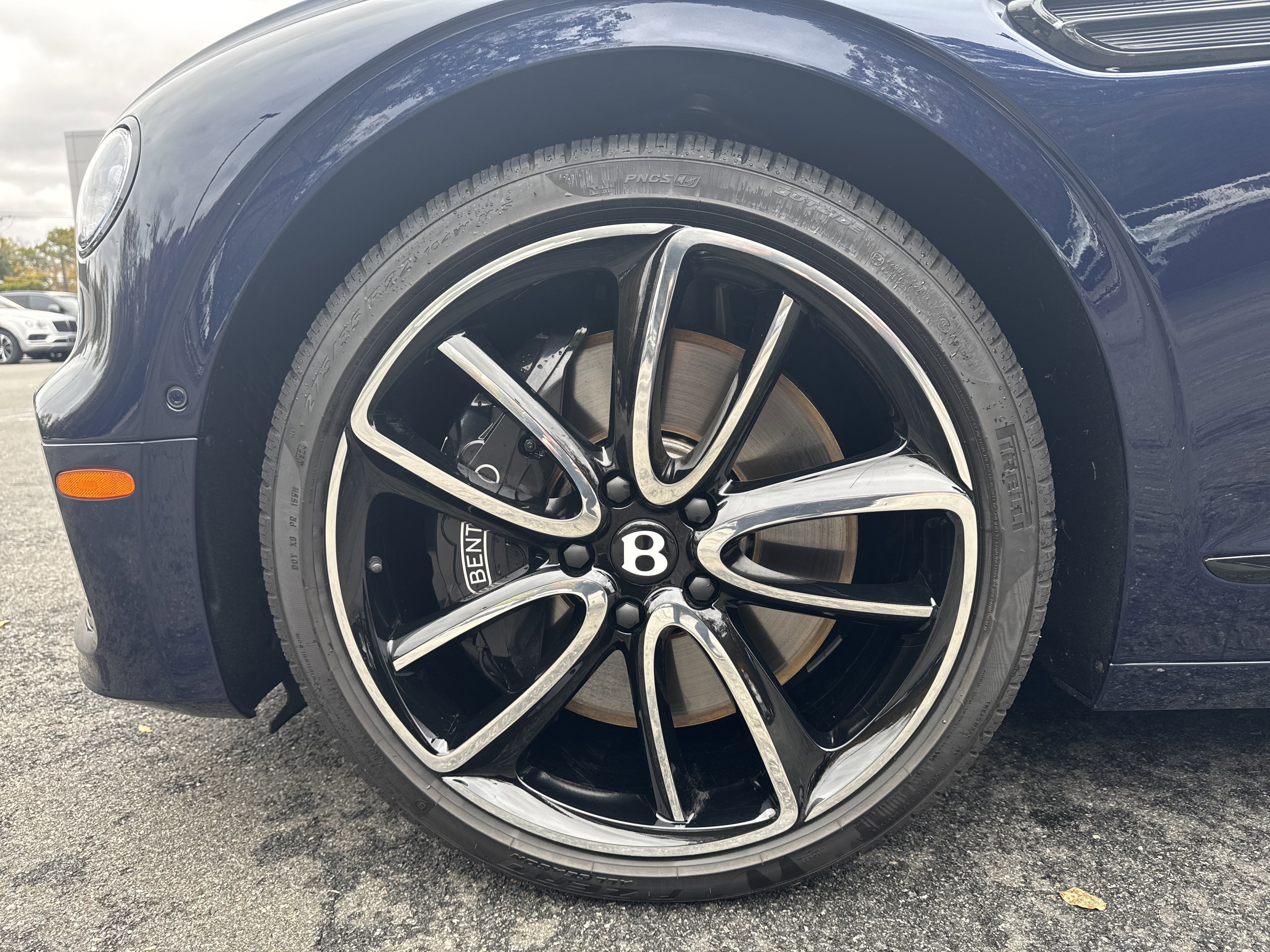 Used 2024 Bentley Flying Spur V8 image 9