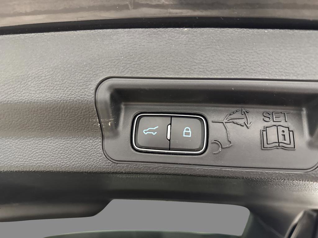 Used 2023 Ford Explorer Limited image 16