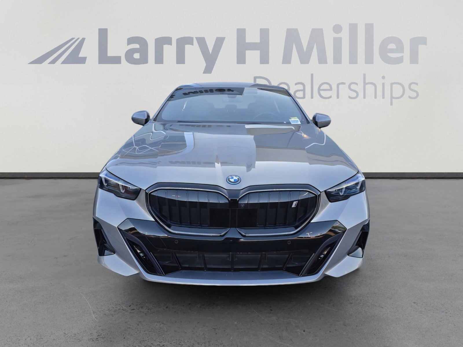 Used 2025 BMW i5 eDrive40i w/ M Sport Package image 9