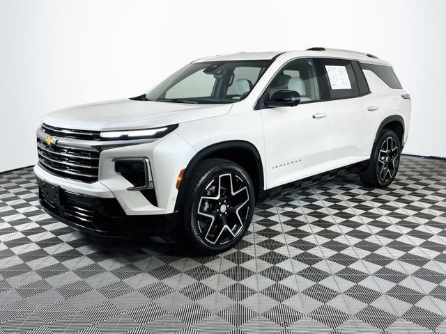 Used 2025 Chevrolet Traverse High Country FWD image 4