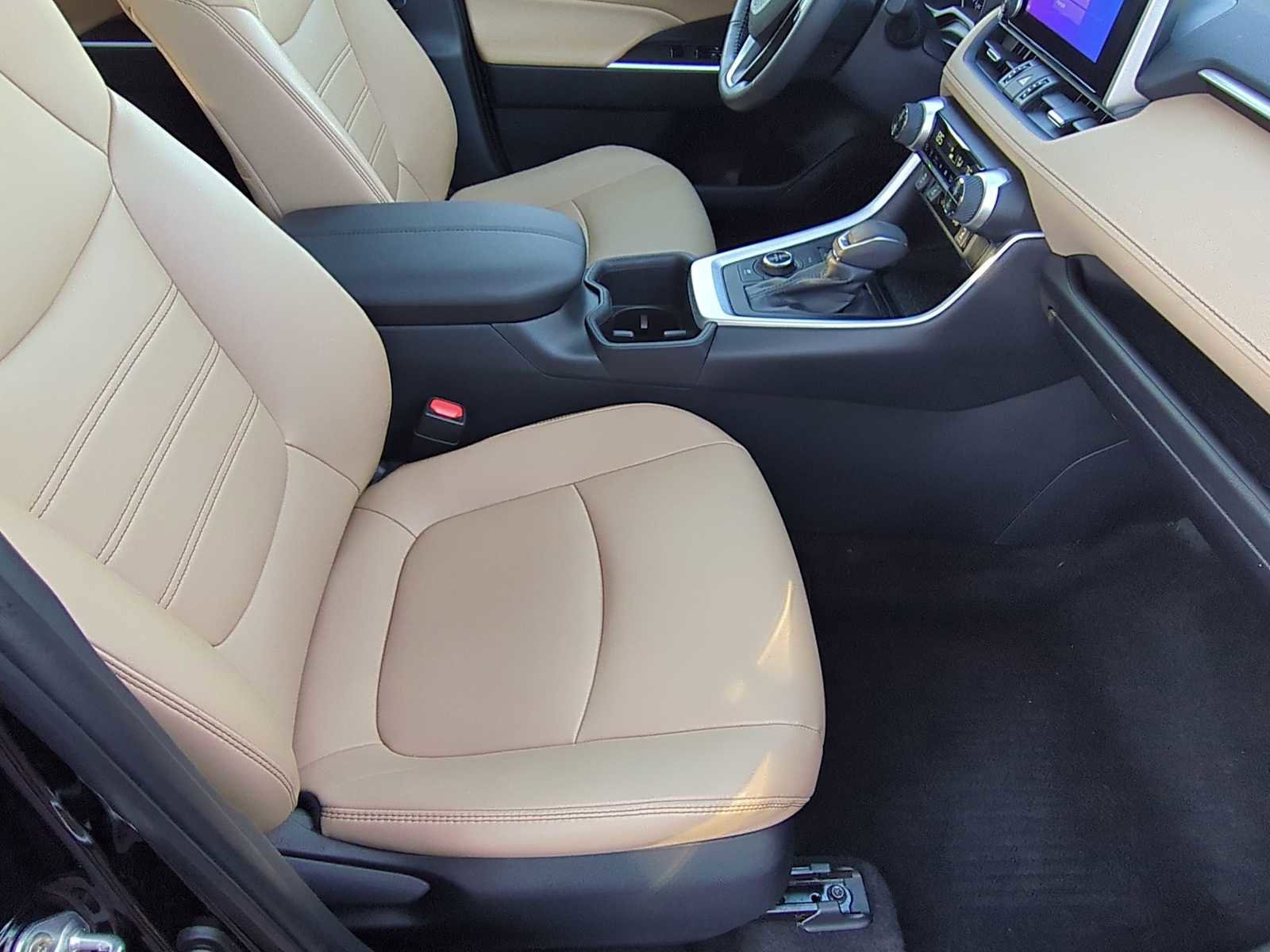 Used 2023 Toyota RAV4 XLE Premium image 24