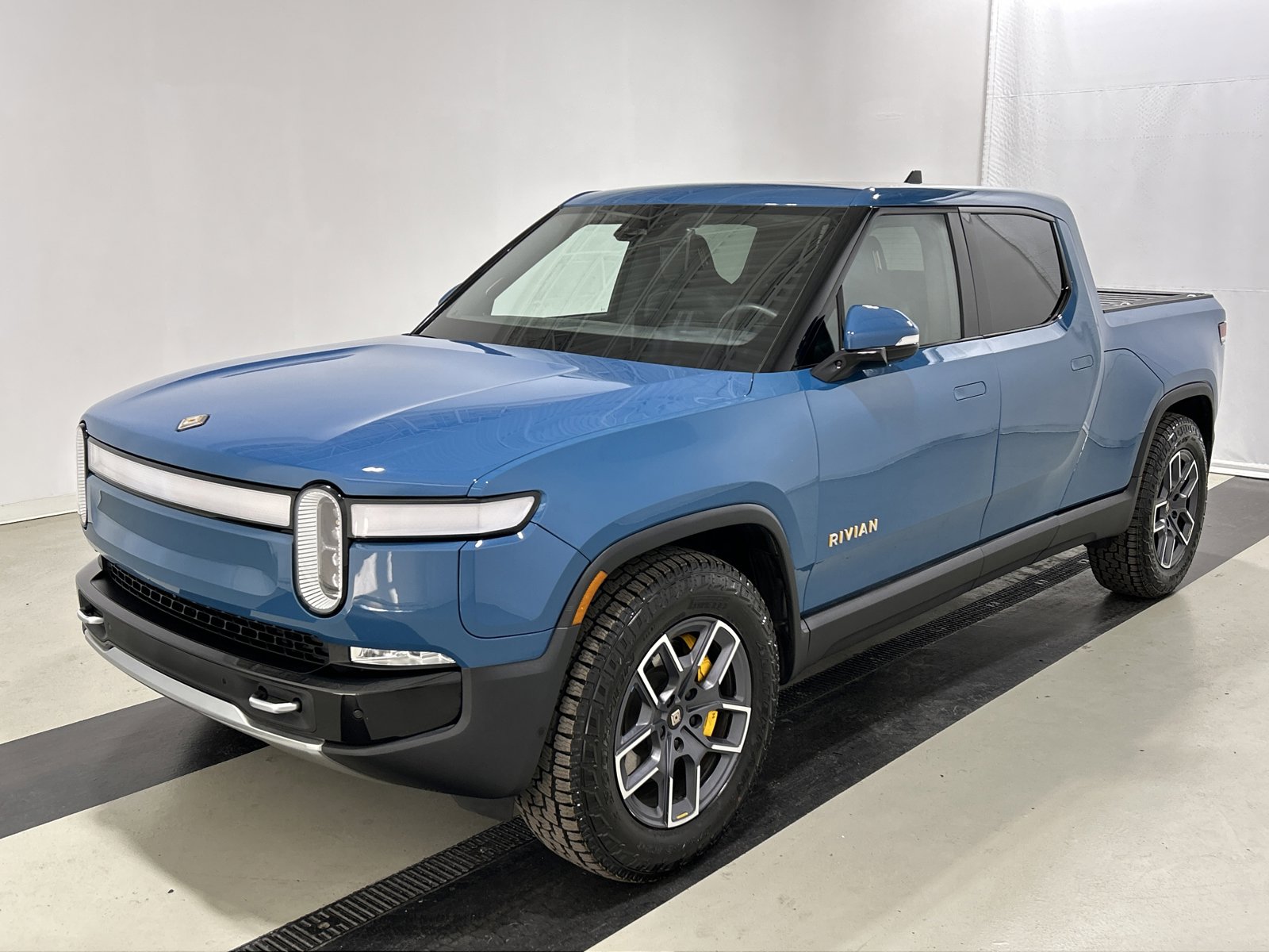 Used 2022 Rivian R1T Adventure image 1