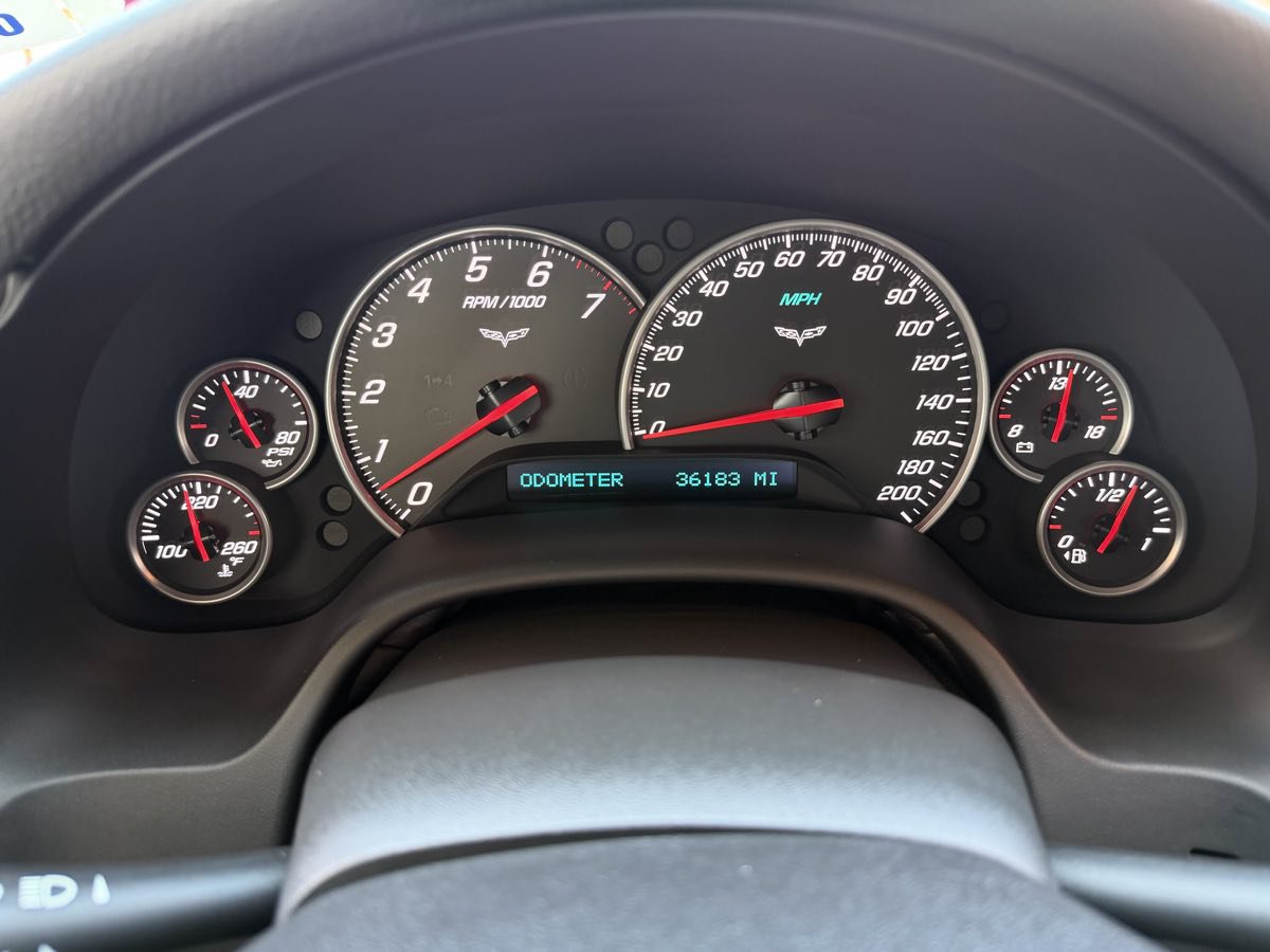 Used 2008 Chevrolet Corvette Coupe w/ Z51 Performance Package RWD image 26