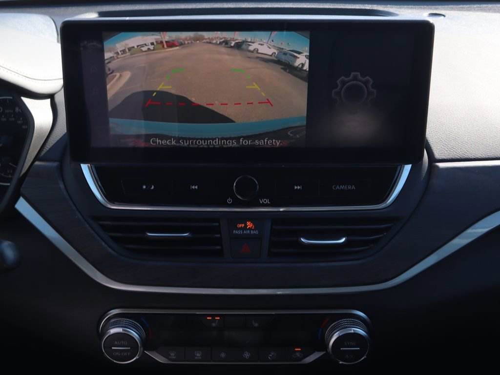 Used 2025 Nissan Altima 2.5 SV w/ SV Premium Package image 16