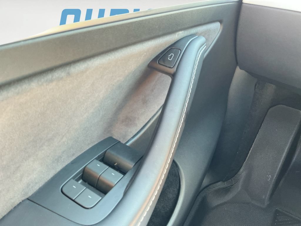Used 2024 Tesla Model Y Long Range RWD image 19