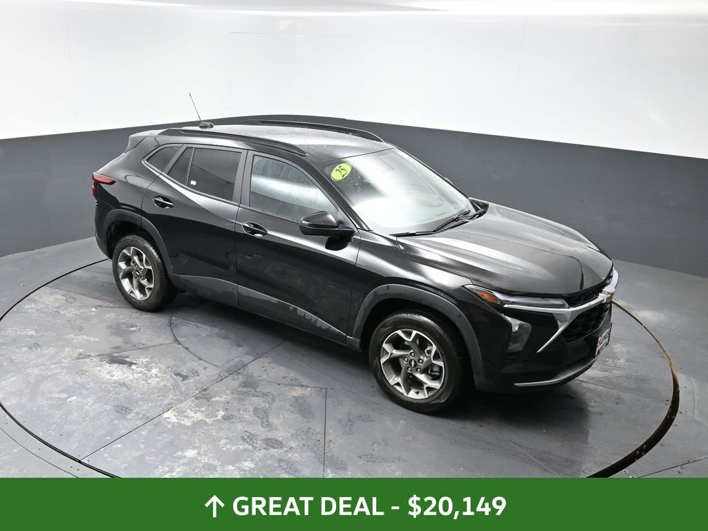 Used 2025 Chevrolet Trax LT image 46
