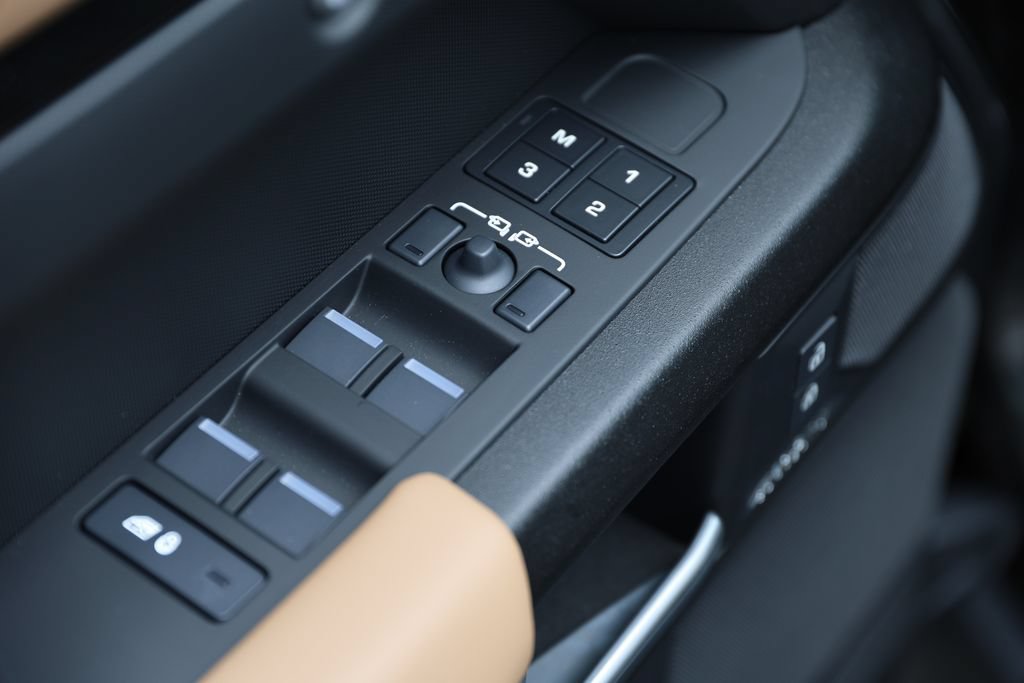 New 2026 Land Rover Defender 110 X AWD/4WD image 19