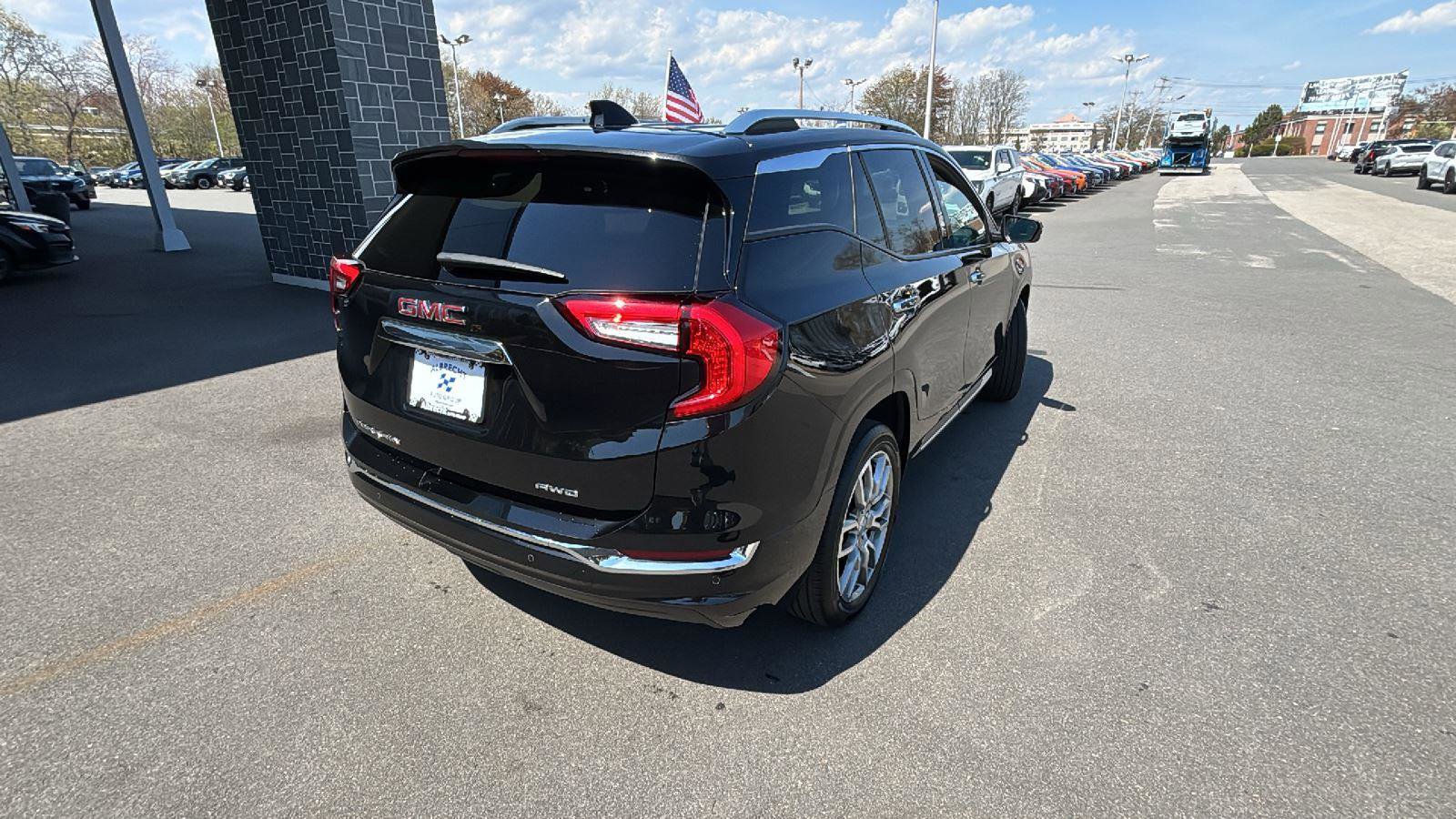 Used 2023 GMC Terrain Denali w/ Denali Premium Package AWD/4WD image 7
