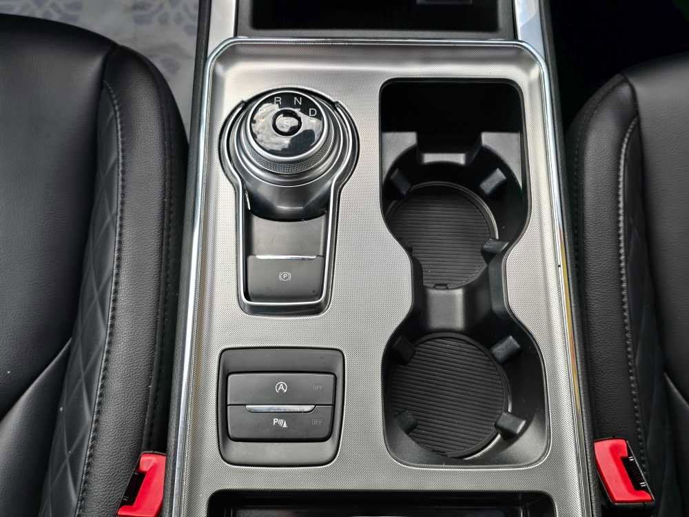 Used 2024 Ford Edge Titanium image 31