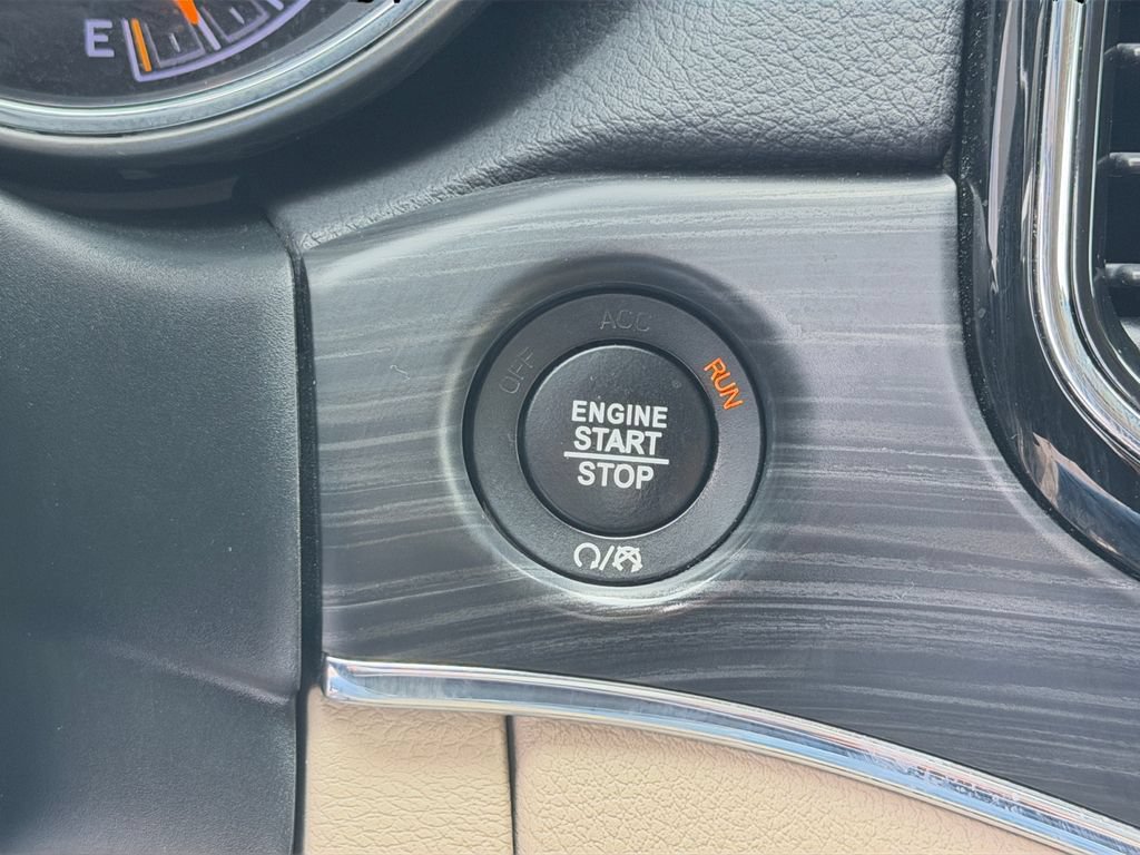 Used 2021 Jeep Grand Cherokee Limited AWD/4WD image 17