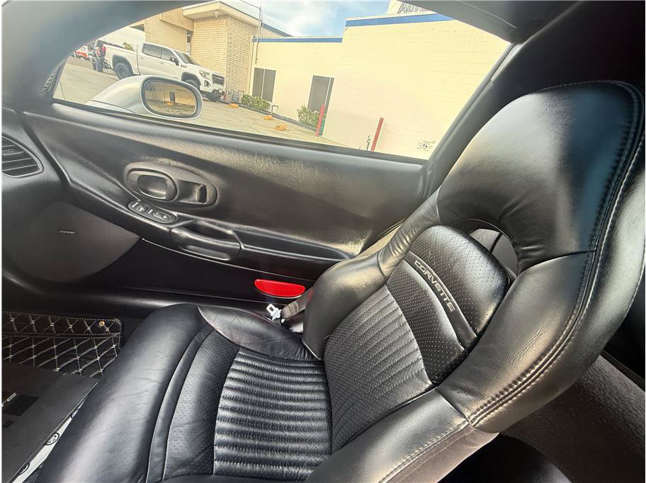 Used 2002 Chevrolet Corvette Coupe RWD image 20