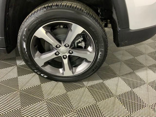 Used 2024 Jeep Grand Cherokee Limited 4xe w/ Luxury Tech Group II image 48