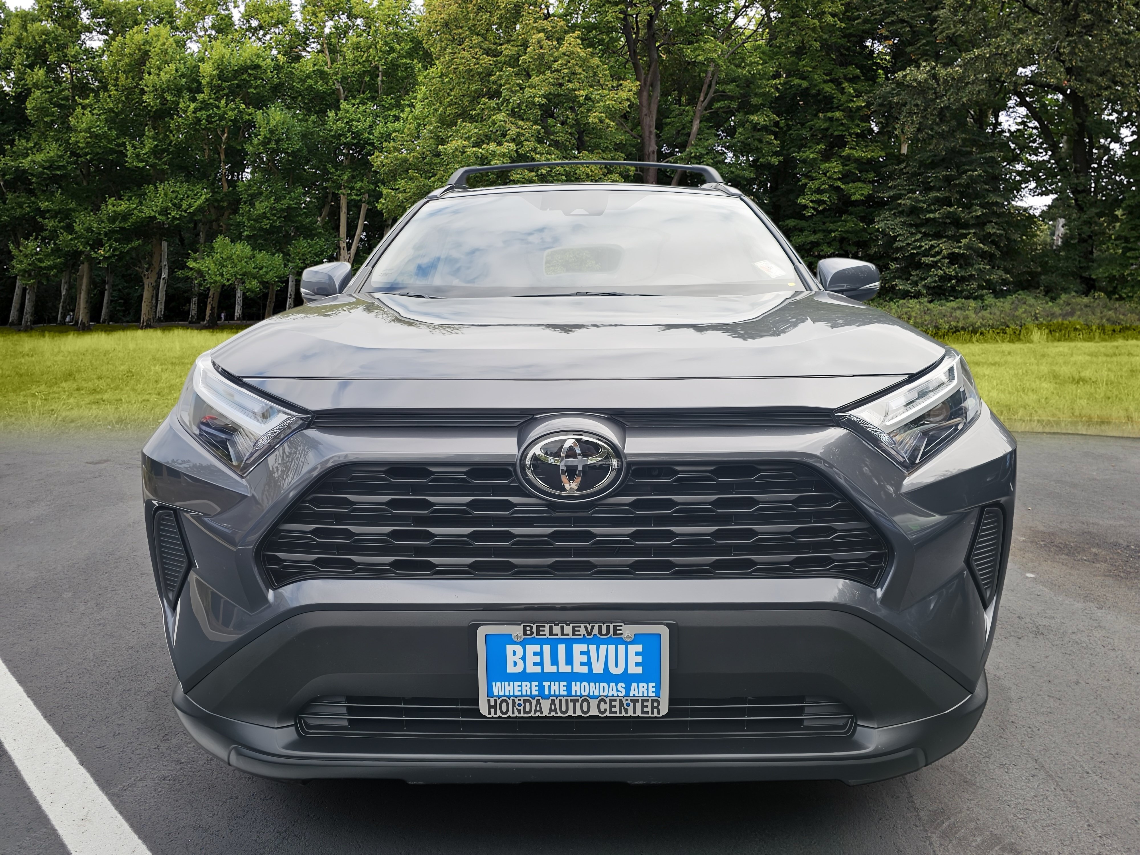 Used 2022 Toyota RAV4 XLE w/ Convenience Package AWD/4WD image 2