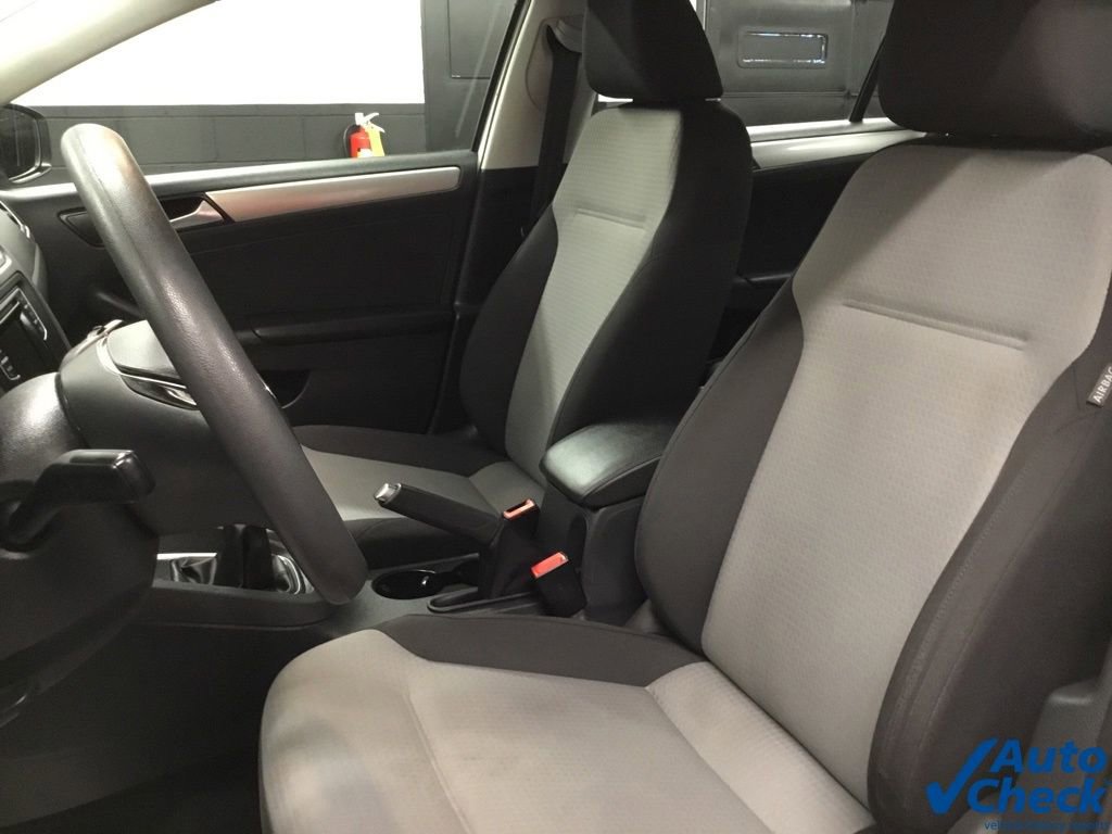 Used 2017 Volkswagen Jetta S w/ Jetta S Cold Weather Package image 25
