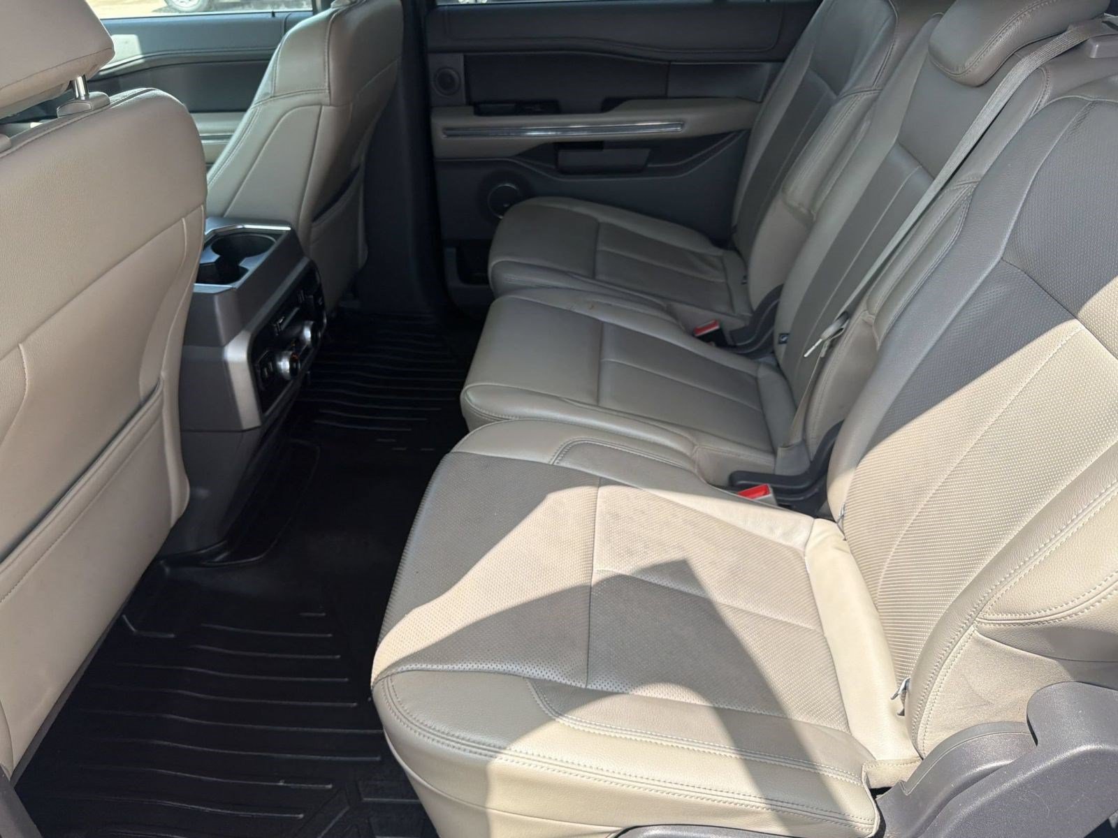 Used 2018 Ford Expedition Max XLT w/ Equipment Group 202A AWD/4WD image 22