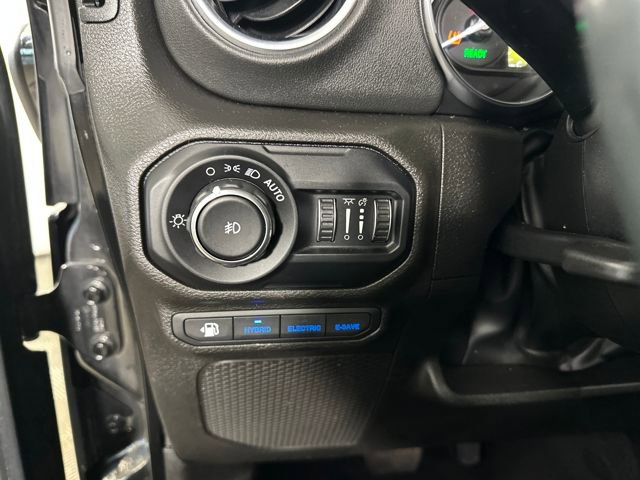 Used 2022 Jeep Wrangler Unlimited Sahara w/ Cold Weather Group image 19